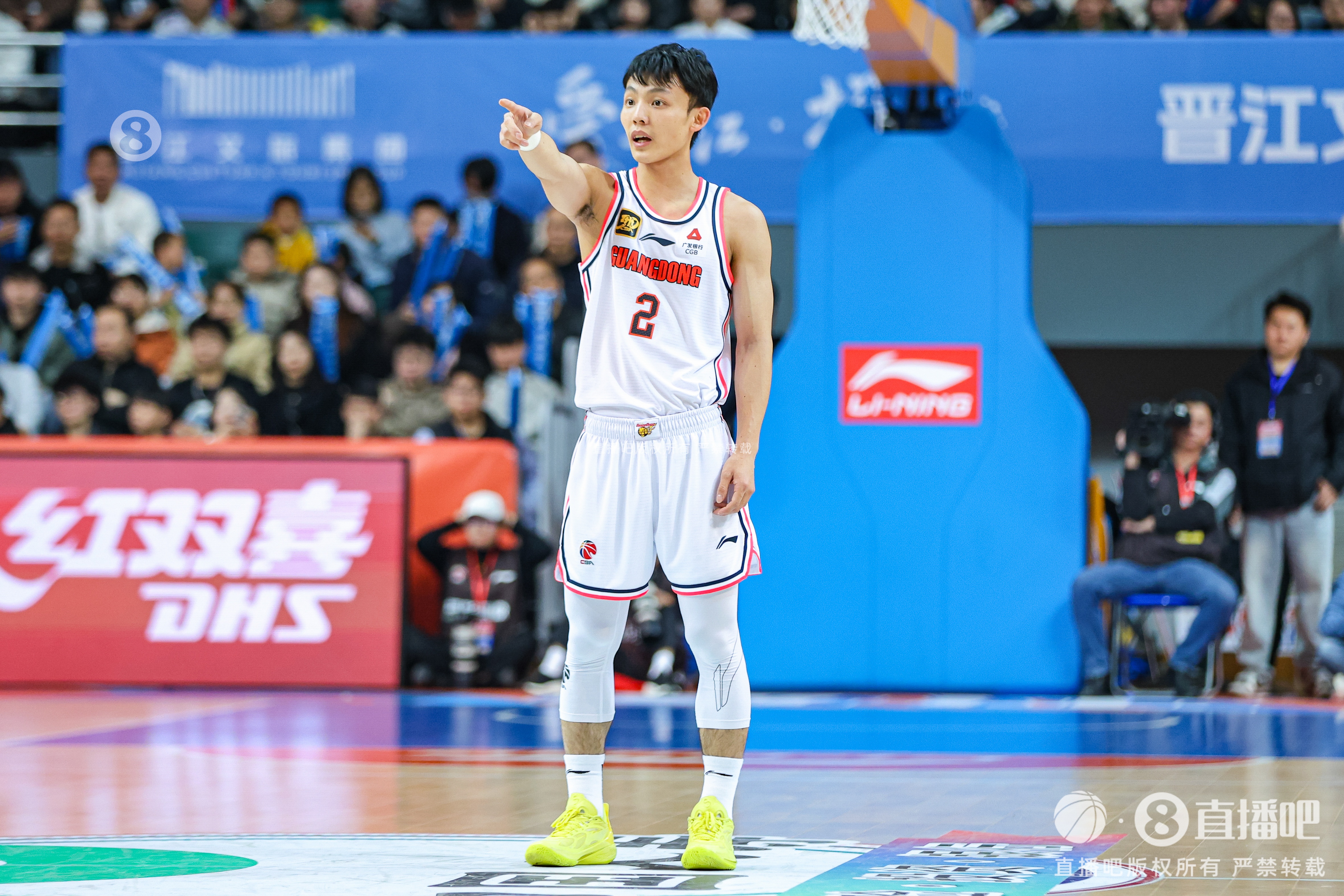 手熱！徐杰打滿首節(jié)5中4拿到10分2助 正負(fù)值+17