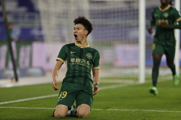 記者：王鈺棟李新翔證明年輕球員能踢好中超，關(guān)鍵在教練敢不敢用
